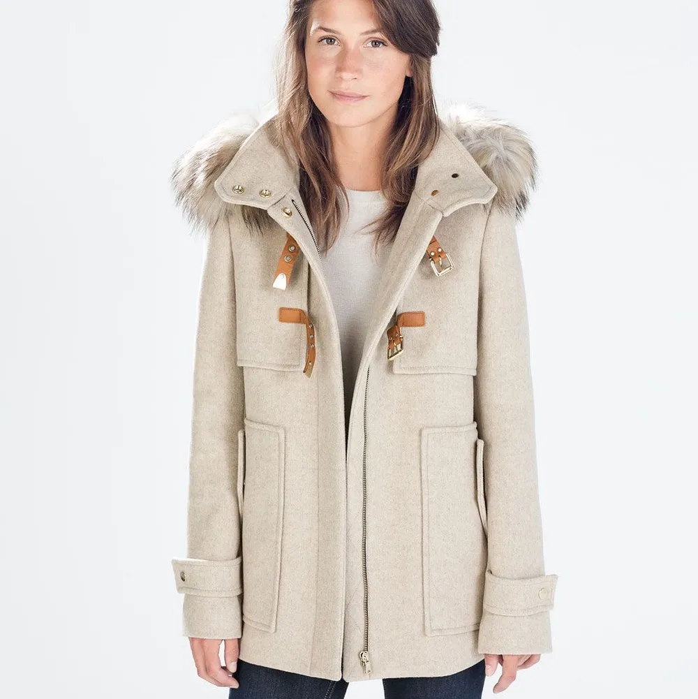 ZARA beige duffle coat without the hood. Excellent condition. 75% wool Lenght(cm): 68 Chest(cm): 96 Size S, but it can easily fit M  Pick up available in Kungsholmen  Please check out my other items! :) . Jackor.