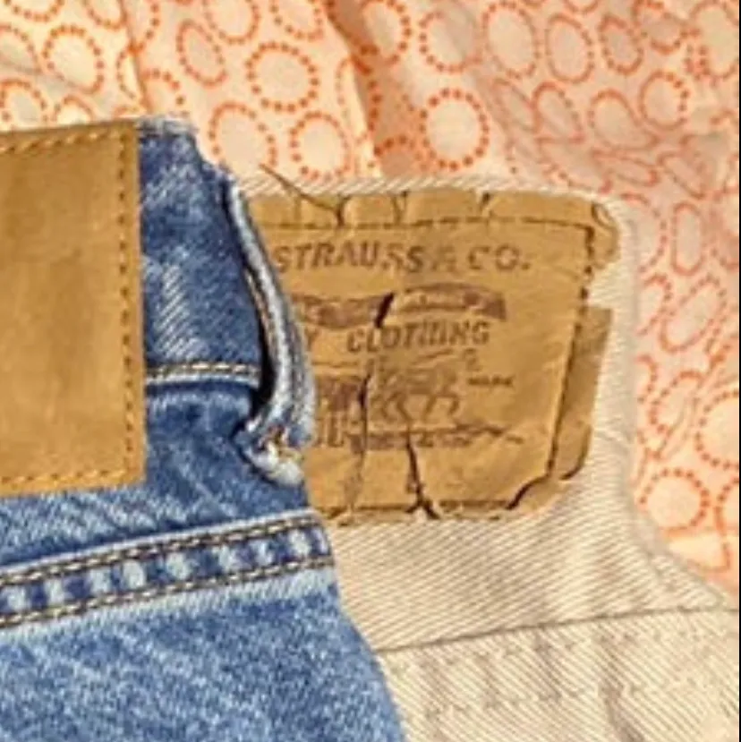 Säljer dessa vintage Levi’s jeans då de är alldeles för stora. I toppen skick! Är 154, men som man ser är de väldigt långa på mig. Fler bilder kan skickas vid intresse. Köparen står för frakt (66 kr). Jeans & Byxor.