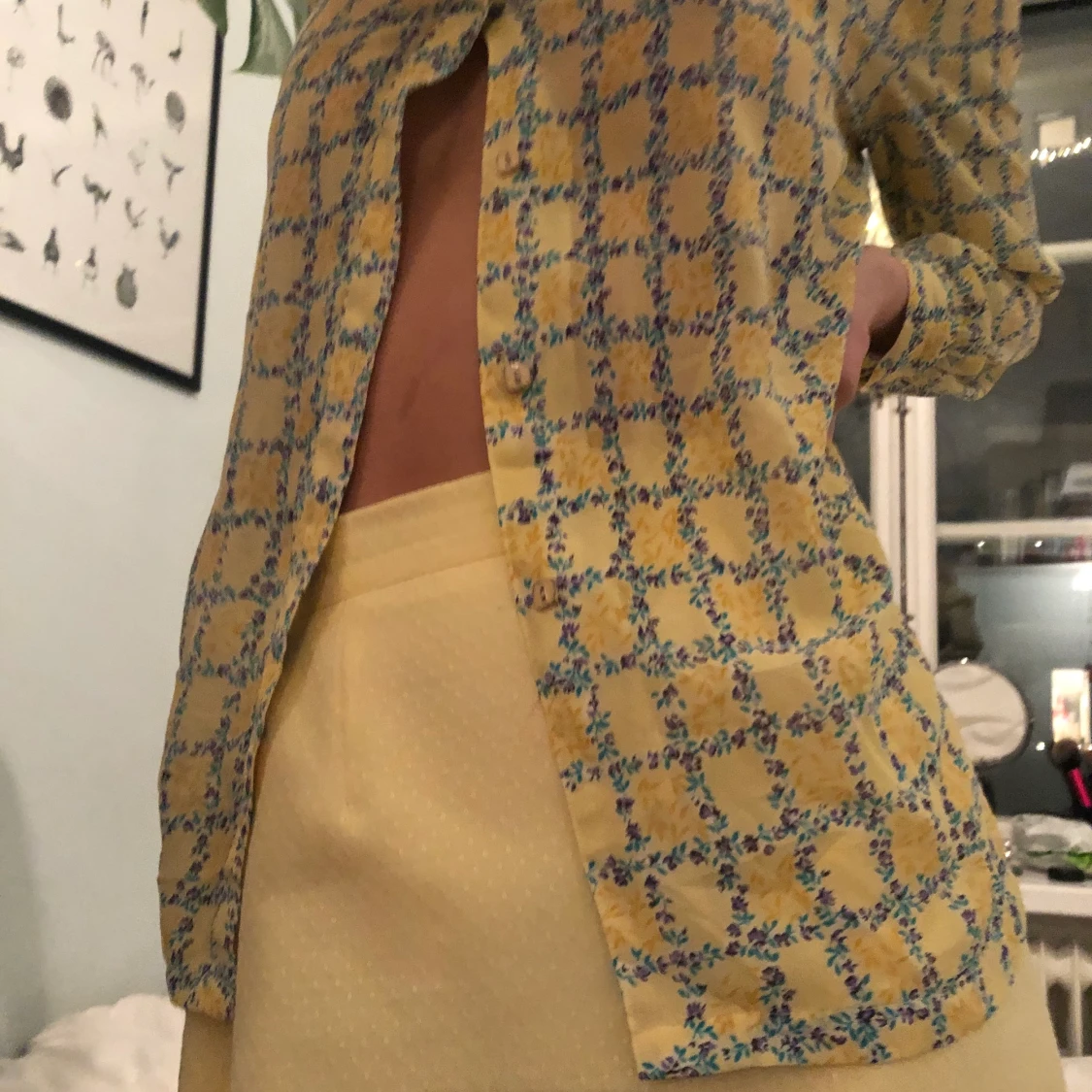 Jättefin gul mönstrad skjorta