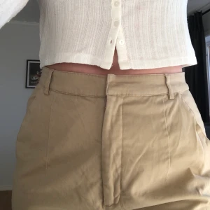 Kostymbyxor  - Beiga kostymbyxor som aldrig kommit till användning, anväda 1/2 gånger då dem är något korta på mig ( är 177 cm ). Startbud 150kr