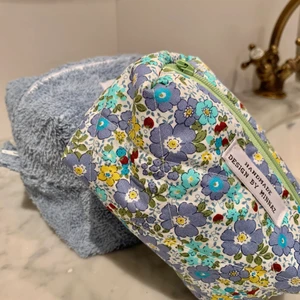 Olika storlekar  - Säljer necessärer på min Instagram där heter jag: Design by Minnaz. Där finns en länk till min webbshop!