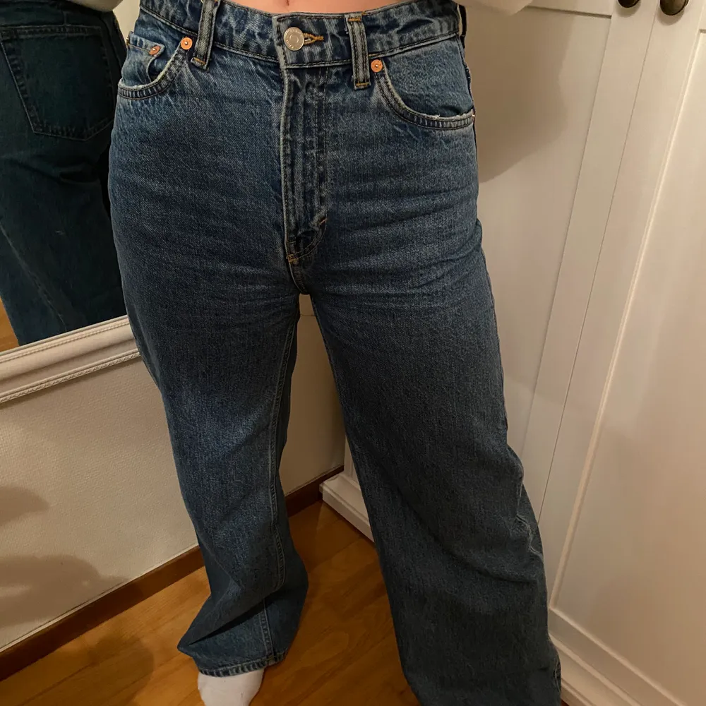 Weekday jeans i modellen ACE i storlek W26 L32. Använda Max 3 gånger så i väldigt bra skick! Nypris 500kr. Jeans & Byxor.