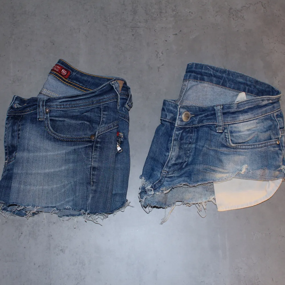 Korta jeans shorts  från Selected & Bros jeans i fintskick!  Storlek: w31 & w30 Direkt pris: 40kr st, Skriv buden till mig privat eller kommentera på bilden!  Kan även mötas upp mellan Varberg & Göteborg Köpare står för frakten (Du bestämmer vilket paket så länge det uppfyller vikt och storleks kraven). Shorts.