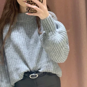 Stickad tröja - Mysig tröja från gina, knappt använd så den är i nyskick. Köparen står för frakten🥰