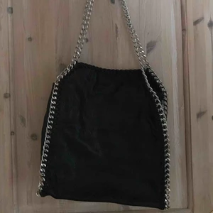 Stella inspirerad väska  - Stella inspirerad väska från Scorett (orginalpris 550kr)