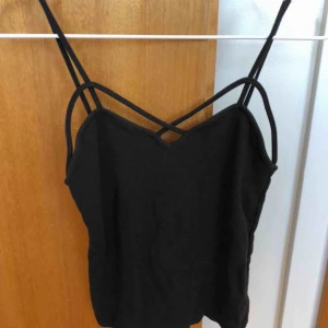  - Linne från Brandy Melville. Bra skick. Väldigt skönt material. Passar XS/S/M. Köparen står för frakten🌟🌟