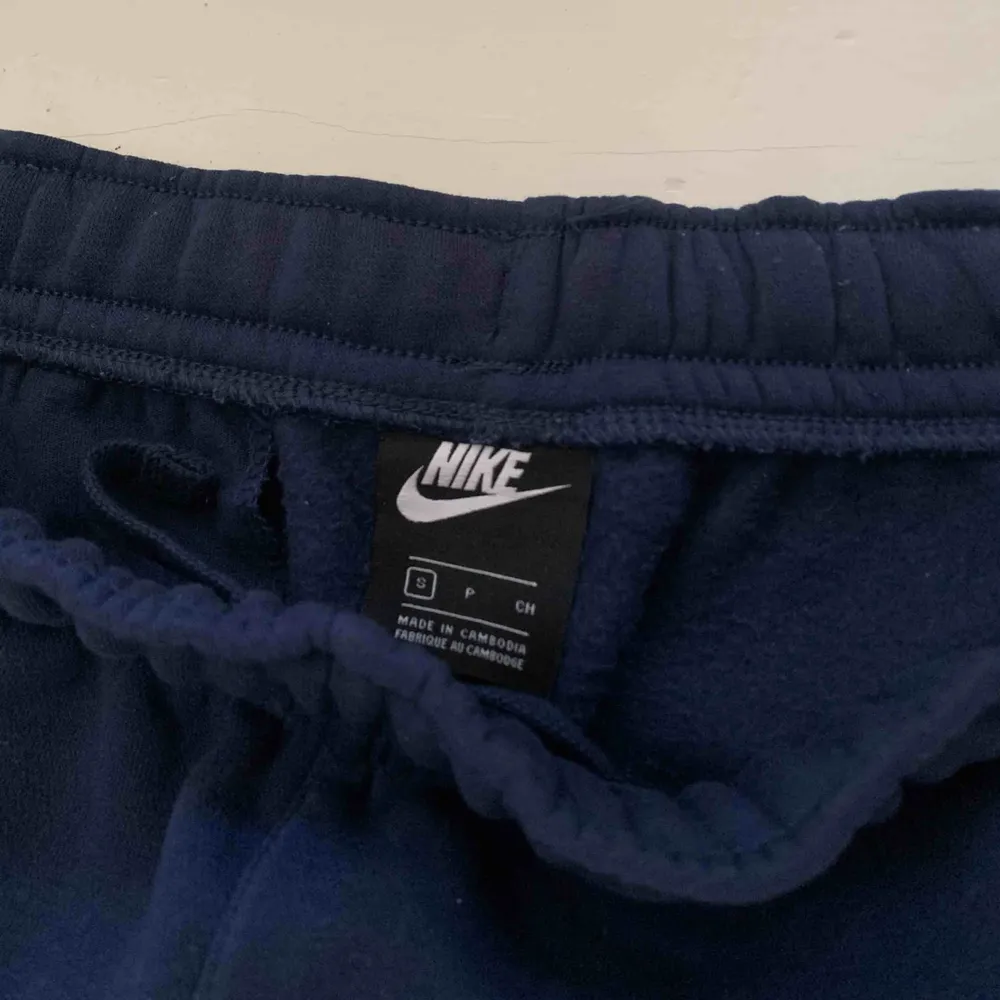Nästan nya Nike byxor, använda typ 5 ggr så de är som nya fortfarande. 199+frakt eller högsta bud. Jeans & Byxor.