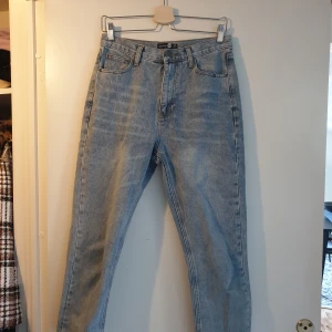 Byxor ifrån BOOHOO - BOOHOO BYXOR 