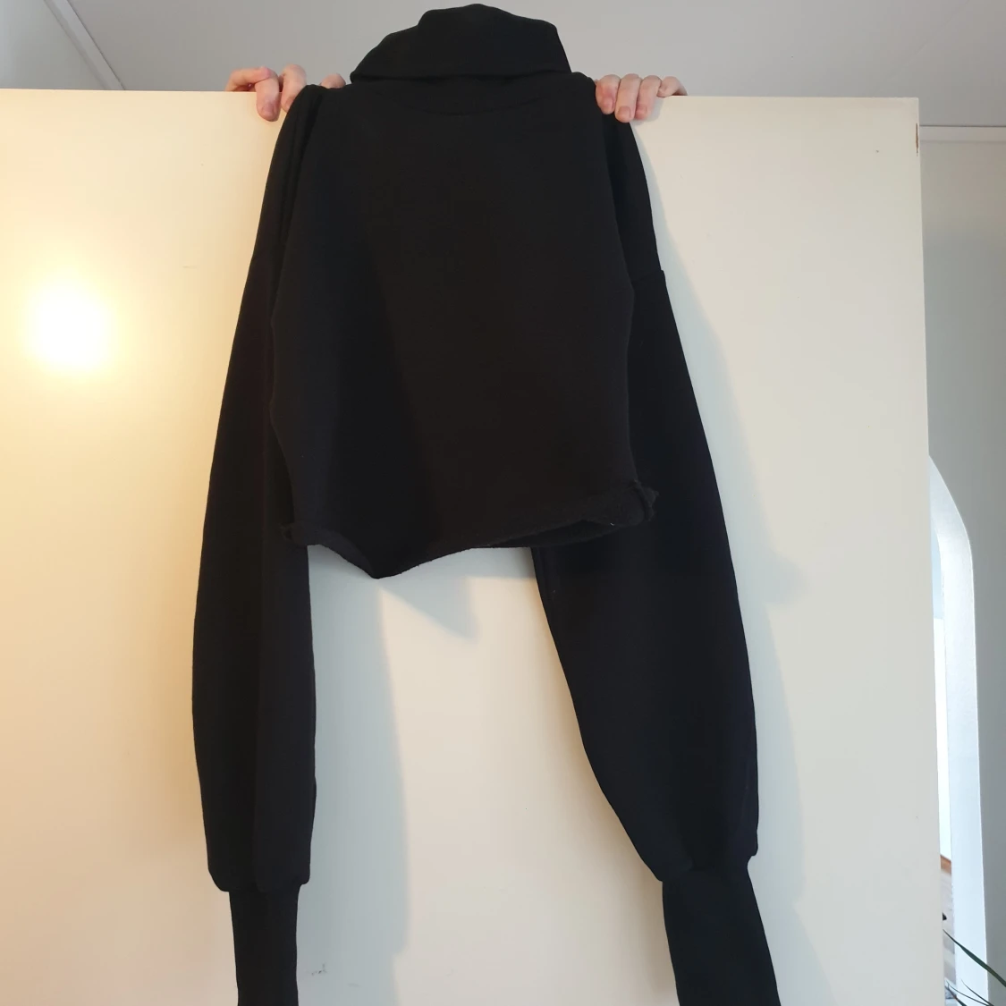 Cropped hoodie med polo - 90