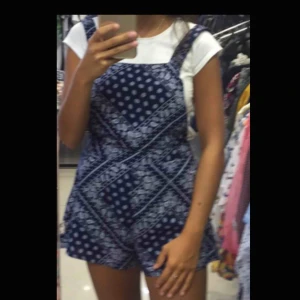  - Overallshorts liknande 
