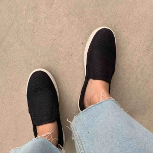  - Slip on skor. Använda ett fåtal gånger!! Ordinarie pris är 479 köpt från Duffy!!