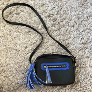  - Helt ny och oanvänd väska, supersnygg! 80kr + frakt eller mötas upp i Sthlm 