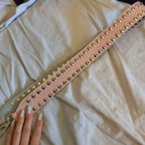  - Rosa väskband super fin köpte i en liten butik i Hammarby sjöstad för 600kr💞