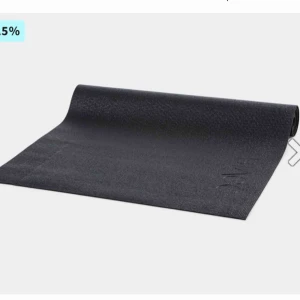  - säljer denna oanvända yogamatta från märket blacc🤍💪🏼 nypris är 200:-