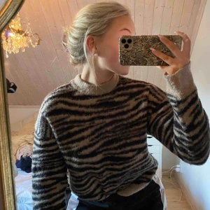  - En stickad tröja från nakd 