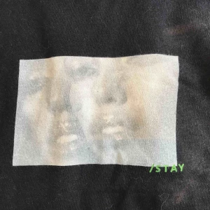  - Hej igen! Här är en till tröja jag nästan aldrig använder längre. Men detta var min favorit tröja innan. Orginalpriset är 200. 