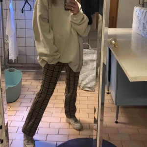  - woolen pants, i’m 164cm and delivery is not included