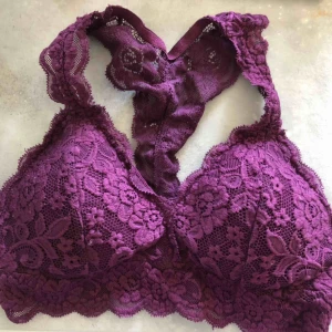  - Säljer denna dö fina OANVÄNDA braletten från Cubus. Drömmig färg och super snygg modell! Inlägg går att ta ut🥰