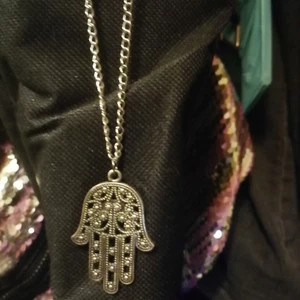Halsband fatimas hand  - Bra skick. Frakt tillkommer 