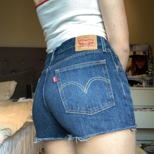 Levi Jeans shorts 501 - snygga shorts som tyvärr inte kommer till användning! Recommend recommend! Lite oklar storlek men passar mig med M