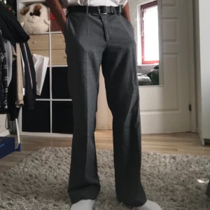 Gråa kostymbyxor Filippa K - Gråa Kostymbyxor från Filippa K, storlek S