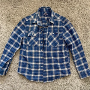 Polo Ralph Lauren skjorta - Polo Ralph Lauren skjorta väldigt bra skicka, använd få gånger. Storlek, barn 14-16