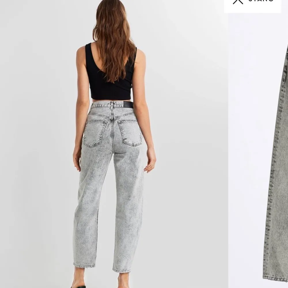 Snygga mom jeans i grå tvättning!! Jättesnygga på, storlek 34. Använda 3-5 gånger, säljer för 250 + frakt. Jeans & Byxor.