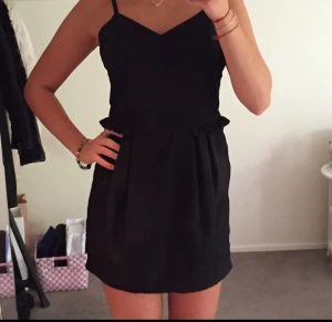  - Superfin enkel svart klänning. Använd 1 gång.