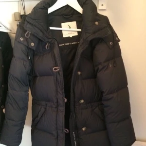 Boomerang  - Svart boomerang jacka, kommer inte till användning stor i storleken så passar xs-s  