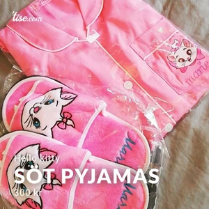 Ett söt pyjamas med tofflor  - De är helt nya 😍🌟 free storlek 