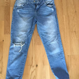 Jeans 36 - söta jeans av inget speciellt märke men i gott skick