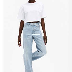 Säljer dessa as fina jeans från Monki i modellen Taiki. De va tyvärr för små för mig därför jag säljer dem:( 150kr + frakt