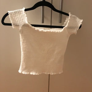 Topp från hollister  - Topp från hollister. Storlek XS, kan frakta eller mötas upp i Uppsala🥰