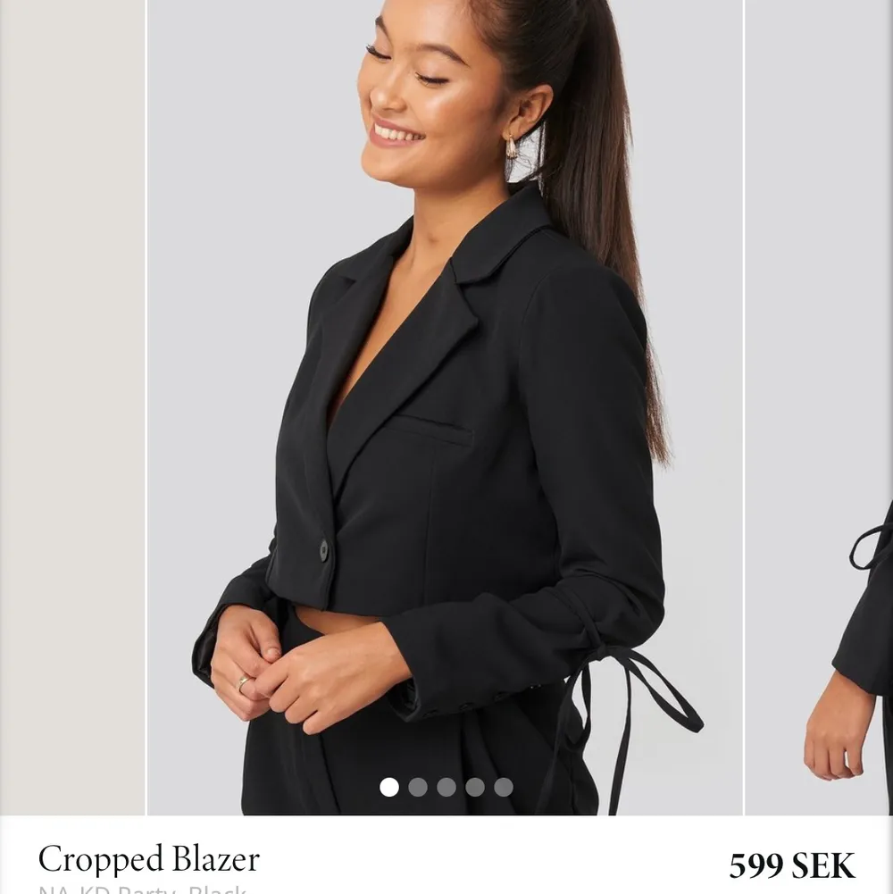 Säljer nu denna snygga cropped blazern från NA-KD pga att den är lite för stor. Prislapp finns kvar. Strl 36. Pris: 250kr eller högst bjudande. Köparen står själv för frakt.. Kostymer.