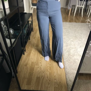 Byxor HM - Strl 38. Fint skick, legat nerpackade så de är lite skrynkliga bara :). Pris inkl frakt