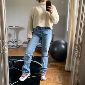 Weekday puffig tröja  - jätte söt 💛💛