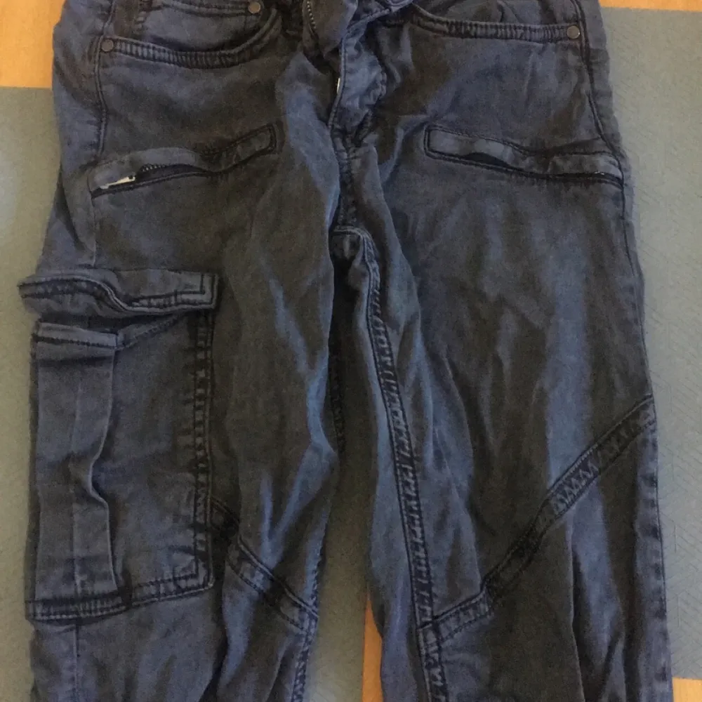 Jättefina byxor från Gina, har 2 par så säljer ena paret😊. Jeans & Byxor.