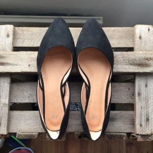  - Svarta spetsiga ballerina