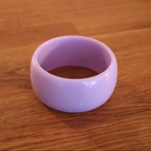 Armband - Helt nytt armband som jag aldrig använt Kan mötas upp vid T-centralen  Kan skicka via post, 20kr på frakt