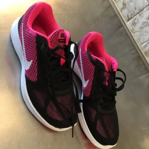  - Helt nya, säljer pga. små i storleken. 