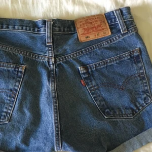  - Snygga Levi's jeansshorts. Köpta här på plick men passade tyvärr inte mig. I mycket bra skick!
Tar helst emot betalning via swish!