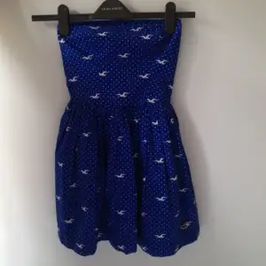 (Price is discussable)
Hollister, blue dress with white polka dots 
Only used once 