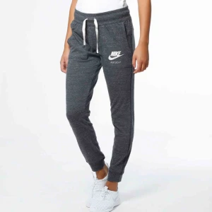  - Nike Gym Vintage-byxor! Superfina och fin kvalité, nypris ca 479kr 🤩