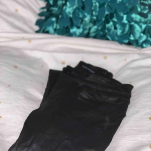  - Skinnbyxor från veromoda, skada på höger bakficka 