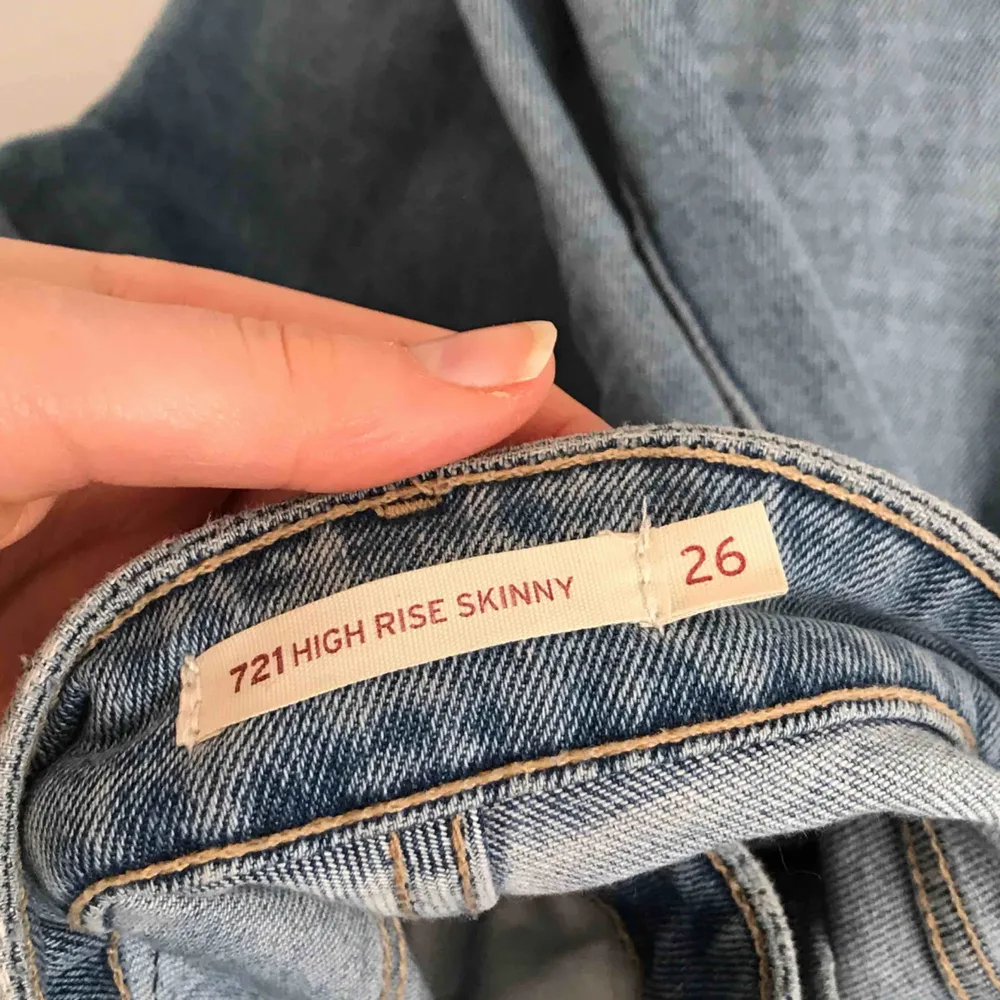 Snygga jeans från Levis. Kan antingen mötas i Lund eller skicka mot en kostnad på 50kr extra.. Jeans & Byxor.