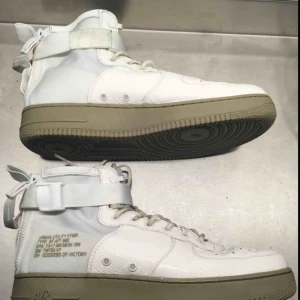  - Nike air force SF mid. Mycket gott skick 