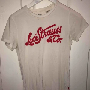  - Tröja från Levis 