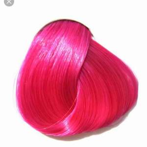 2st Pink Flamingo hårfärger från Directionz, oöppnad förpackning, bara en av bruksanvisningarna som jag kikat på. Köpt i december, frakt ingår i priset💖