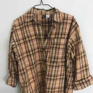  - En oversized skjorta från Hm. Aldrig använt, inga fel på den. Stor i storleken.