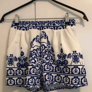  - Matchande byxor från Shein. Materialet är super mjukt!! Aldrig använt!! Storlek Onesize